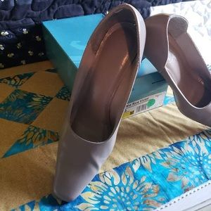 Lifestride greyish pumps. Gently used, women 8.5